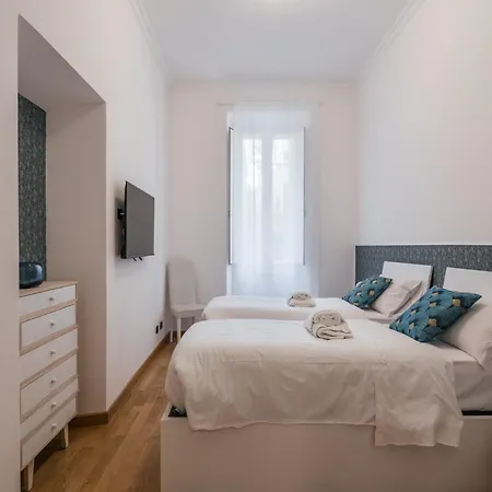 The Rent - Four-room A Few Steps From The Trevi Fountain Ρώμη